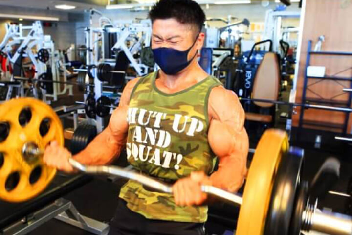 日本王者が実践【上腕二頭筋の鍛え方】高さを作る、ジムの筋トレメニューとは？